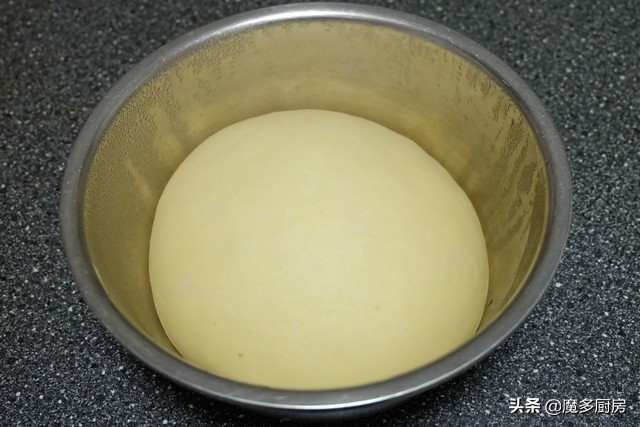 油条怎么做酥脆松软不用酵母牛奶,油条家常做法用酵母粉200克牛奶