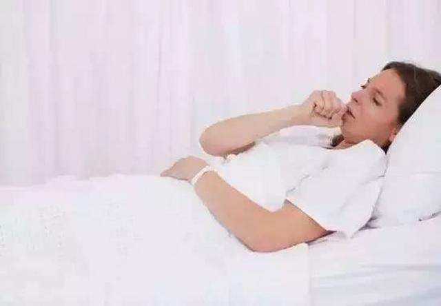 年轻女孩崴脚后12天身亡,女孩崴脚了