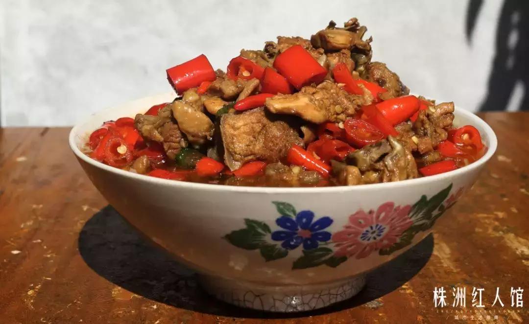 无言的年轮,嘴角的油渍,忆不尽的是陈旧时光。