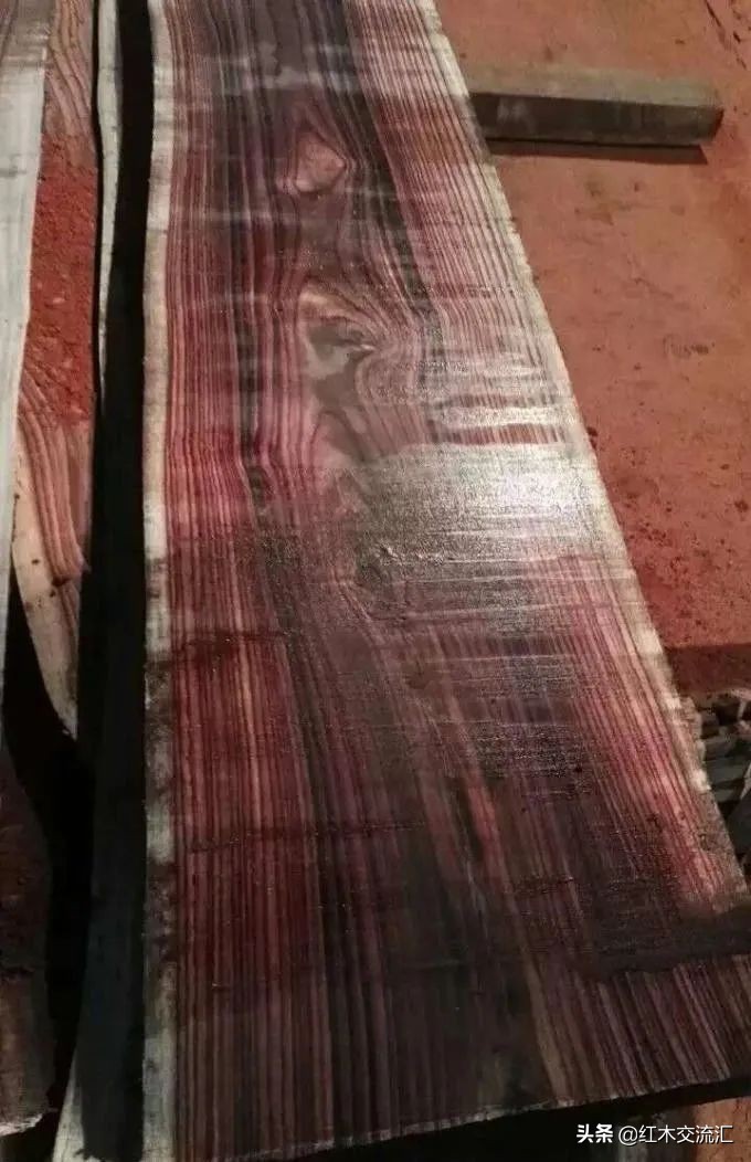 什么是黑酸枝木材,阔叶黄檀是印尼黑酸枝吗