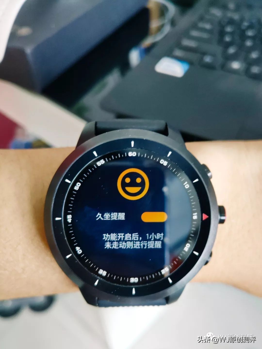 能打电话的手表颜值高,很耐摔的智能手表