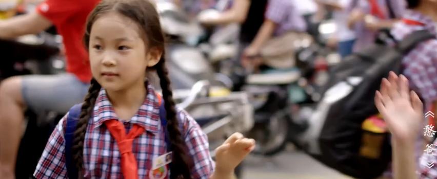 五十岁穷苦老汉24年前收养女弃婴,穷困老汉蹬三轮养了十二年的弃婴