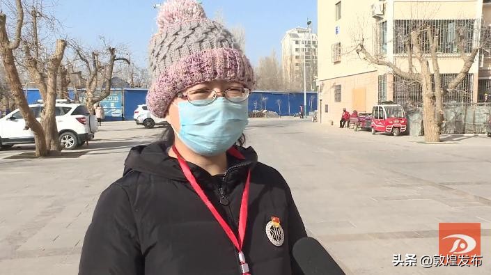 敦煌：抗击战“疫”*党**员干部变身“快递员”