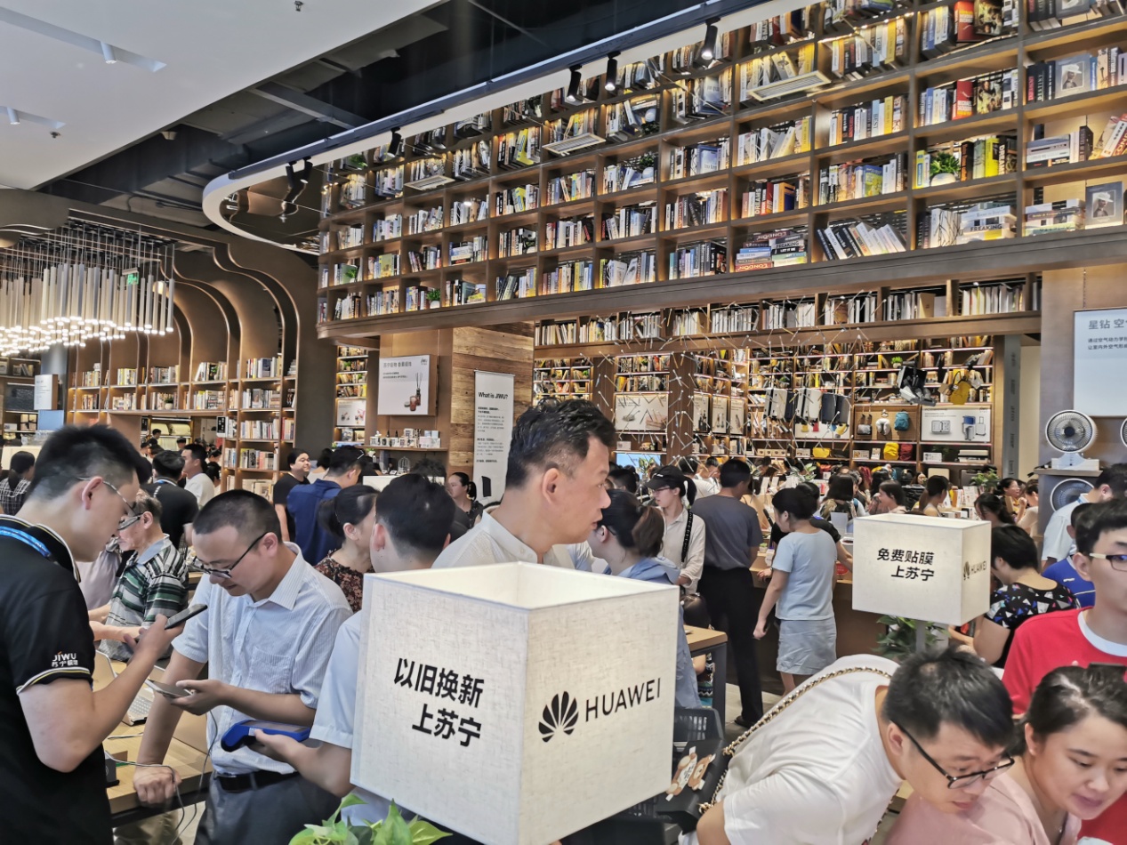 苏宁818发烧购物节燃力开启,苏宁易购818万达广场店