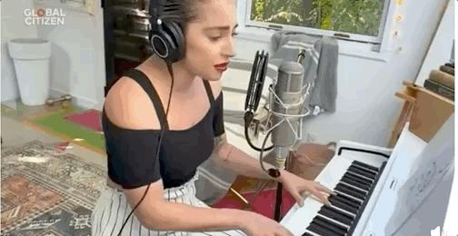 这场世界顶级演唱会，压轴曲果然还是“难忘今宵”