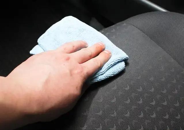 如何使用小苏打清洁,用小苏打怎么清洗车内的污渍