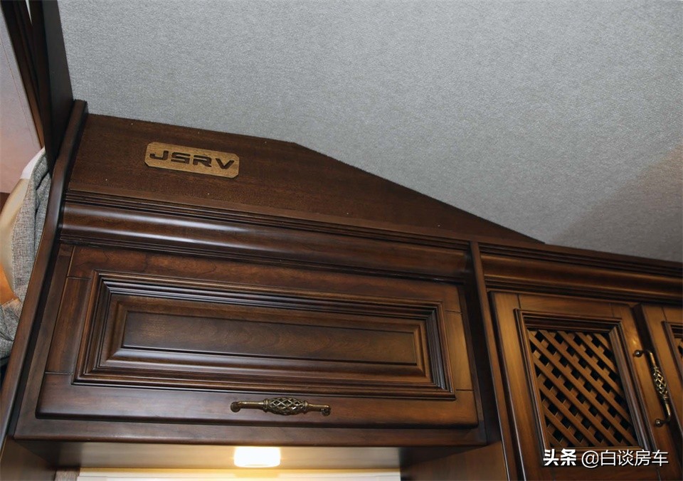 依维柯8at房车驾驶体验,最便宜依维柯8at房车