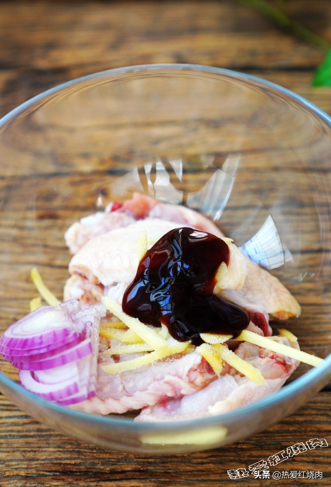 鸡翅最好吃的做法入口酥脆,鸡翅要怎么炸才好吃又有营养