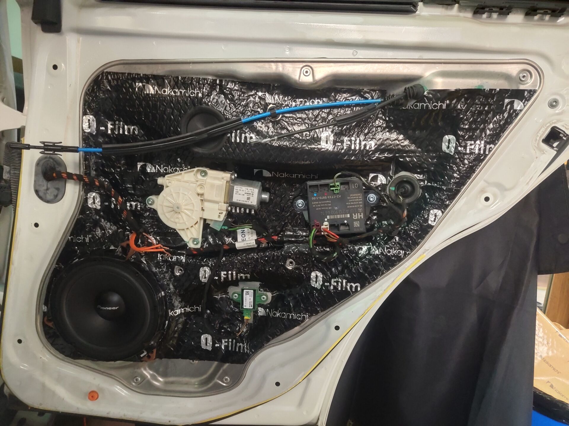 奔驰glk音响改装案例,奔驰glk改高音旋转音响