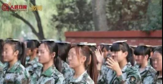 军训教官踢打学员,军训教官踢学生视频