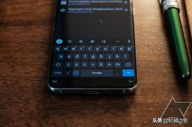 三星galaxys20是曲面屏吗,三星galaxys20是线性马达吗