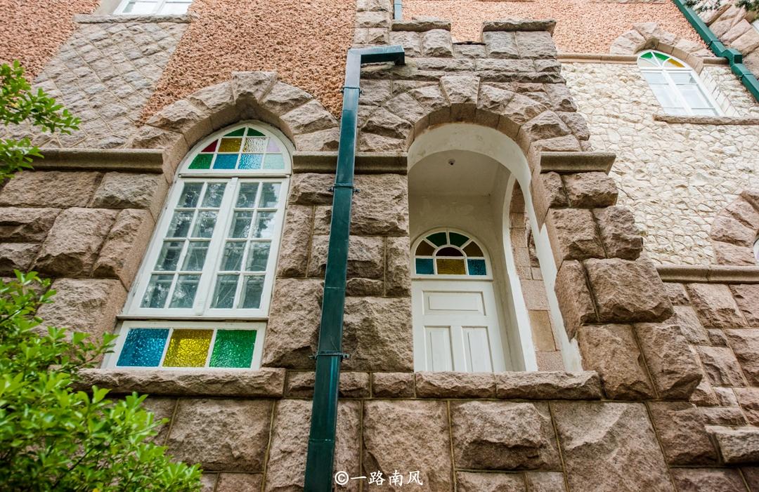 青岛八大关有座网红别墅，建造者为俄罗斯人，每天客似云来