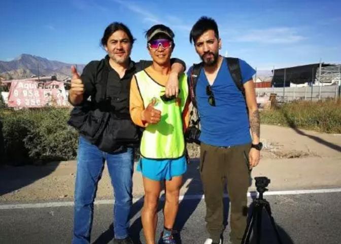 地球从南极到北极环绕一圈,地球跑一圈