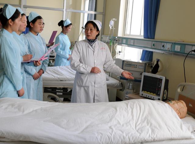 揭阳卫校读什么有前途,初中毕业男孩读卫校有前途吗