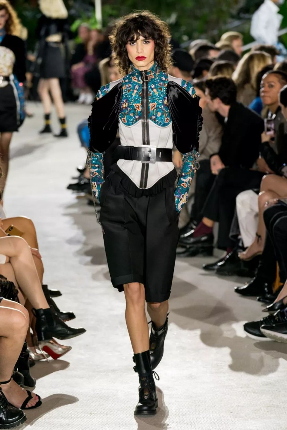 lv奢侈品值得入手吗 (lv的奢侈品值得买吗)