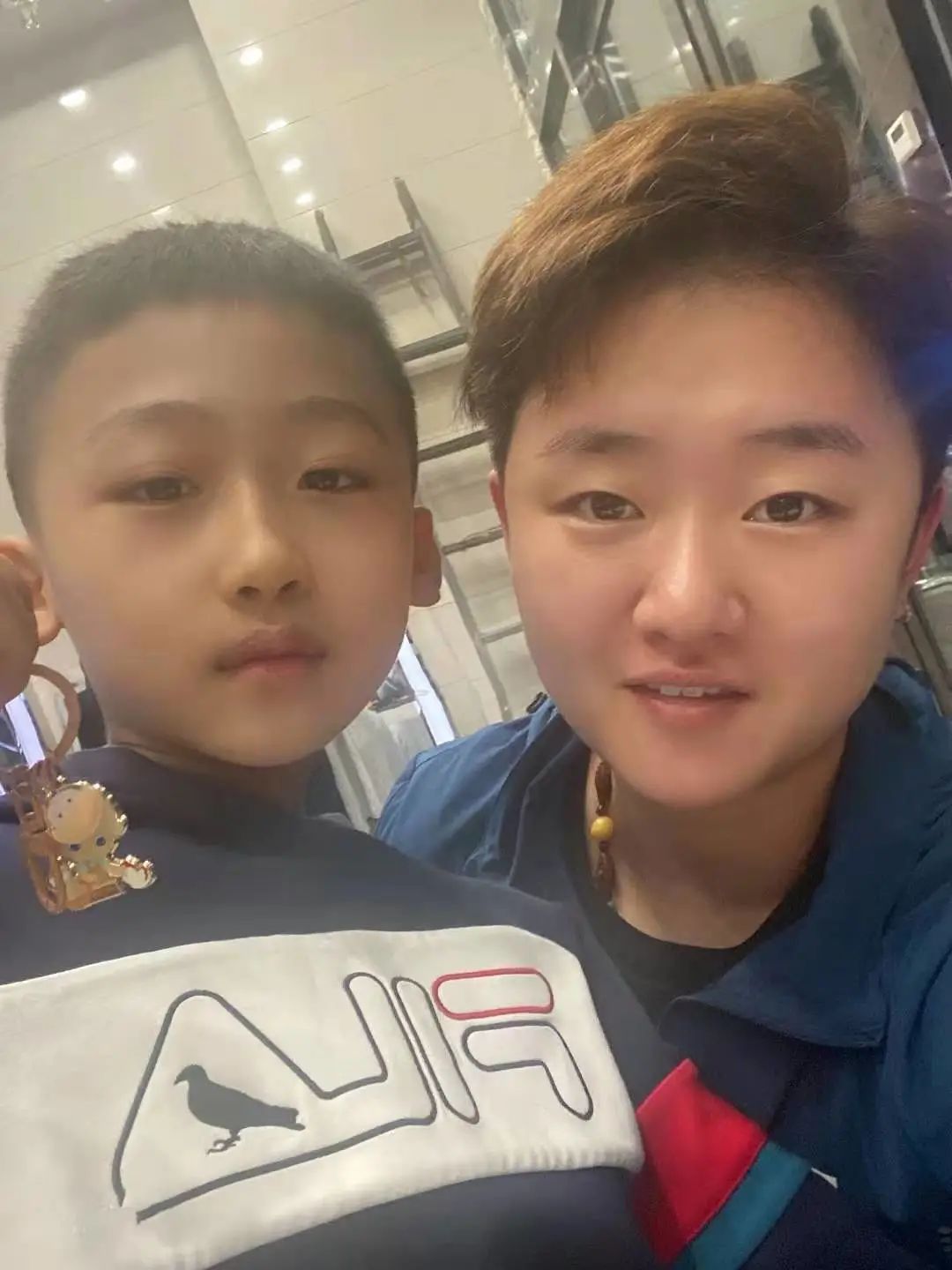 周一见|16年背女求学，千里陪儿学球…她们是“最美陪读妈妈”