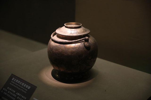 老农挖出11斤金箔,半年后少3斤:丢失的金箔去哪了?是缩水了