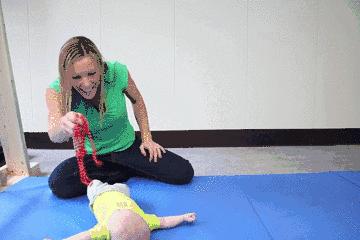 宝宝不愿翻身应该怎么训练他,如何训练宝宝翻身然后再返回来