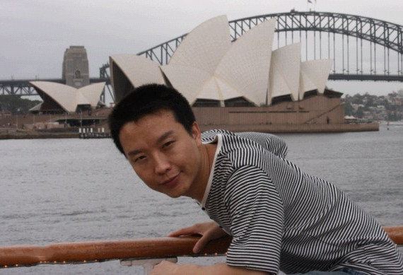 李玉刚跳过河,李玉刚有跳过河吗