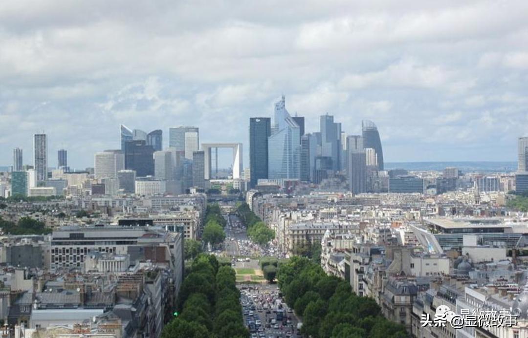 月薪4000的小镇青年背过万的包,月薪4000的小镇青年