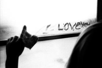 爱上了一个不该爱的人，却又难以割舍，应该怎么办？