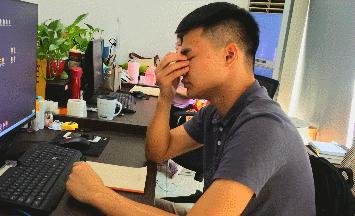 开车困得直打哈欠,开车困的时候掐哪里