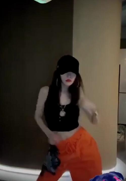 李小璐最新自拍秀小蛮腰,李小璐热舞大秀小蛮腰