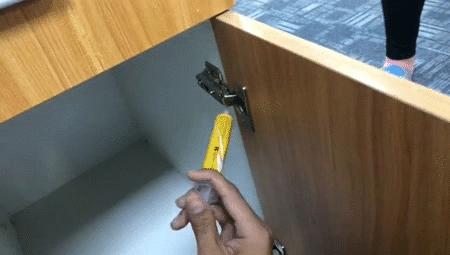 饮水机出了一只蟑螂怎么办,饮水机接出来的蟑螂能活多久