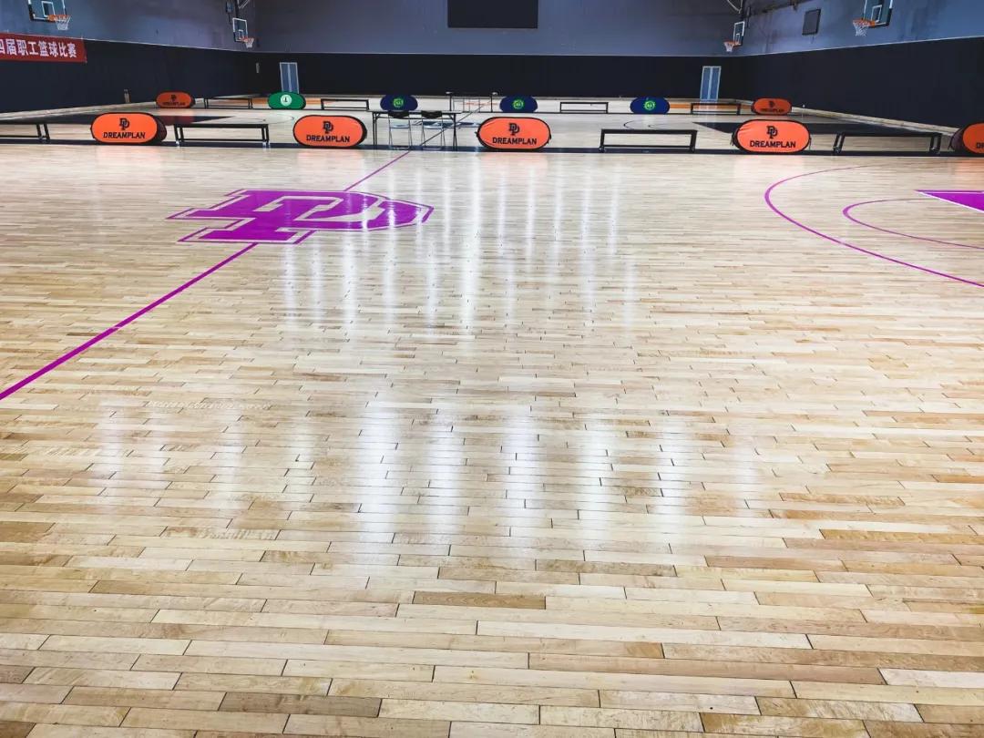 生命在于运动抖音小视频,生命在于运动抱着娃遛弯