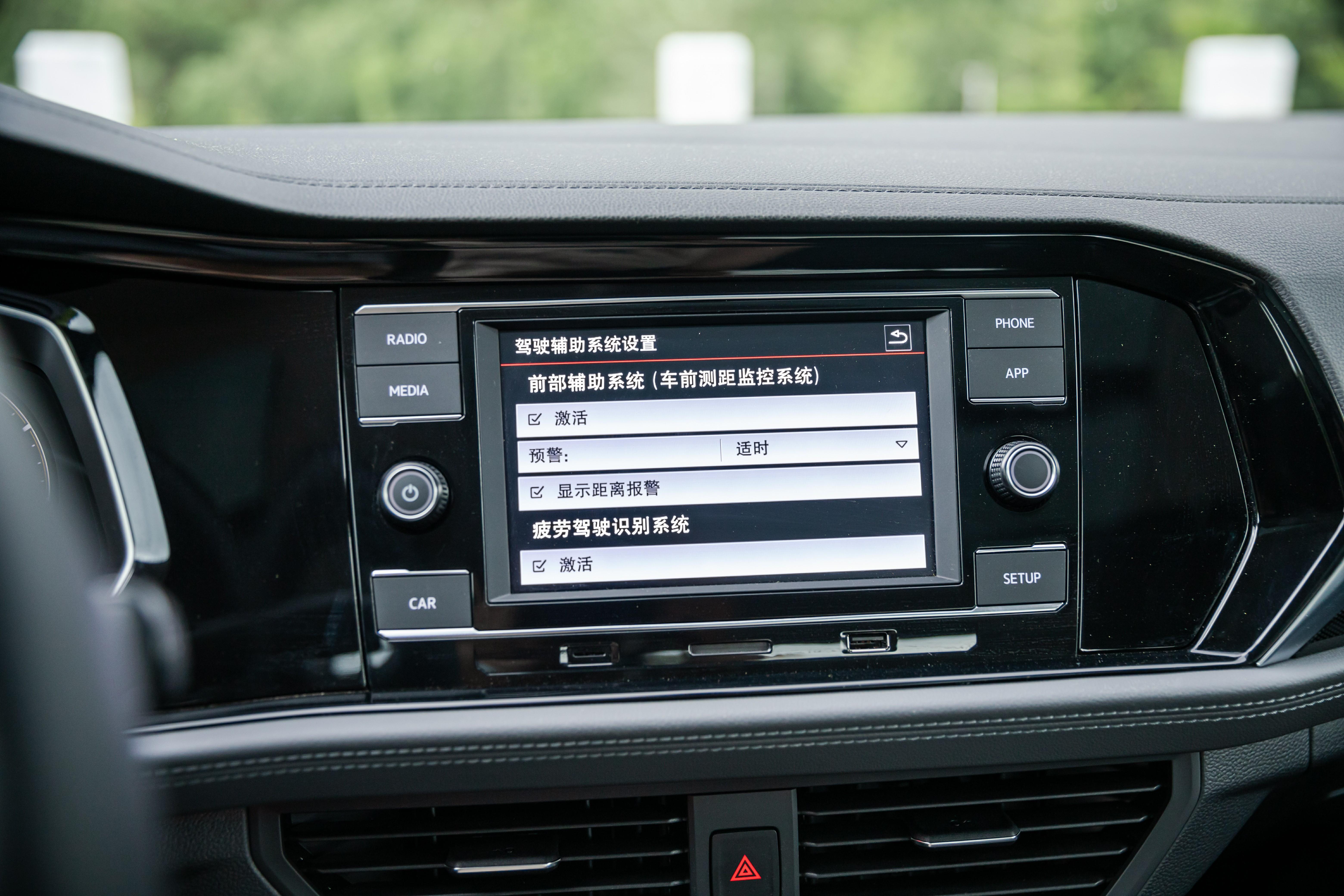 斯柯达明锐1.6和速腾发动机一样吗,斯柯达新明锐和速腾对比