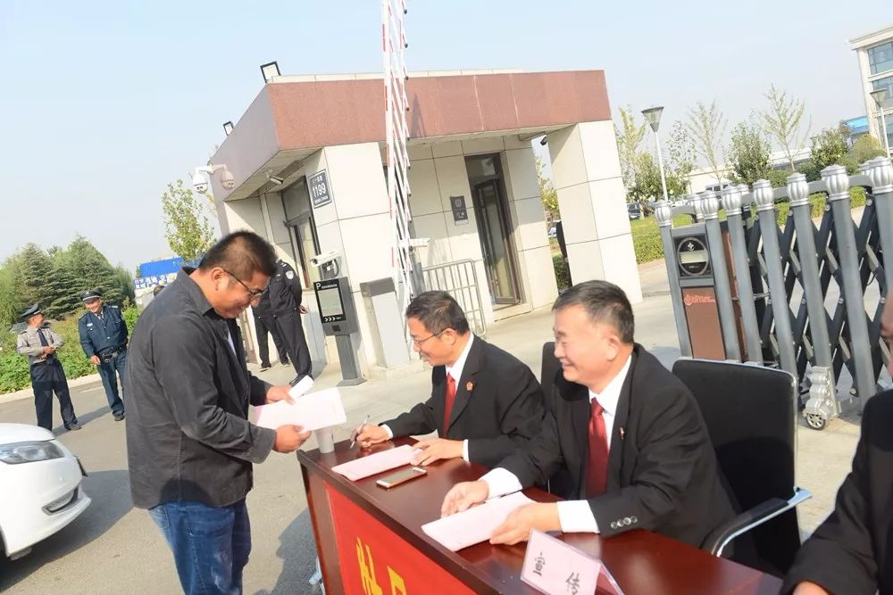 牡丹区人民法院咨询电话,法院开展综合治理执行难宣传活动