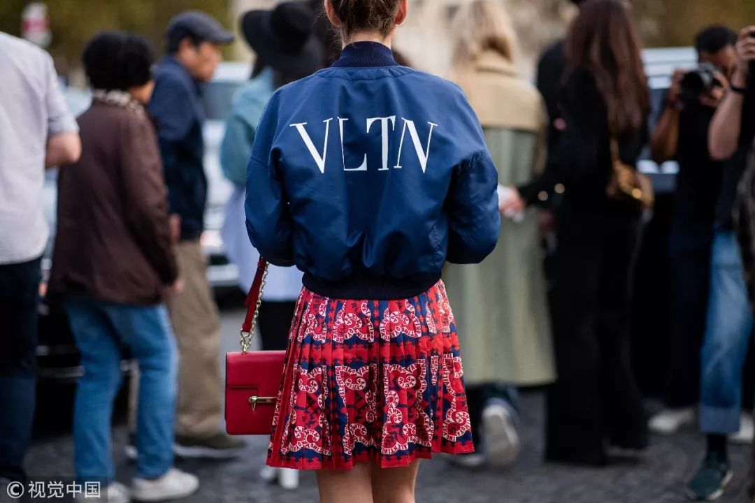 鍞愬澶嶅彜鎾炶壊鏍煎瓙鍚屾,琚攼瀚ｆ儕鑹崇殑鐬棿