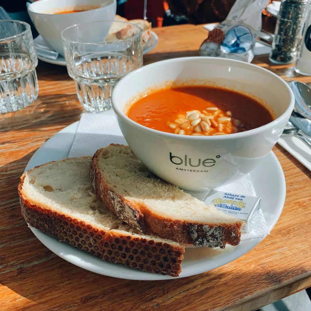 360度全玻璃空中咖啡厅!俯瞰阿姆拍美照