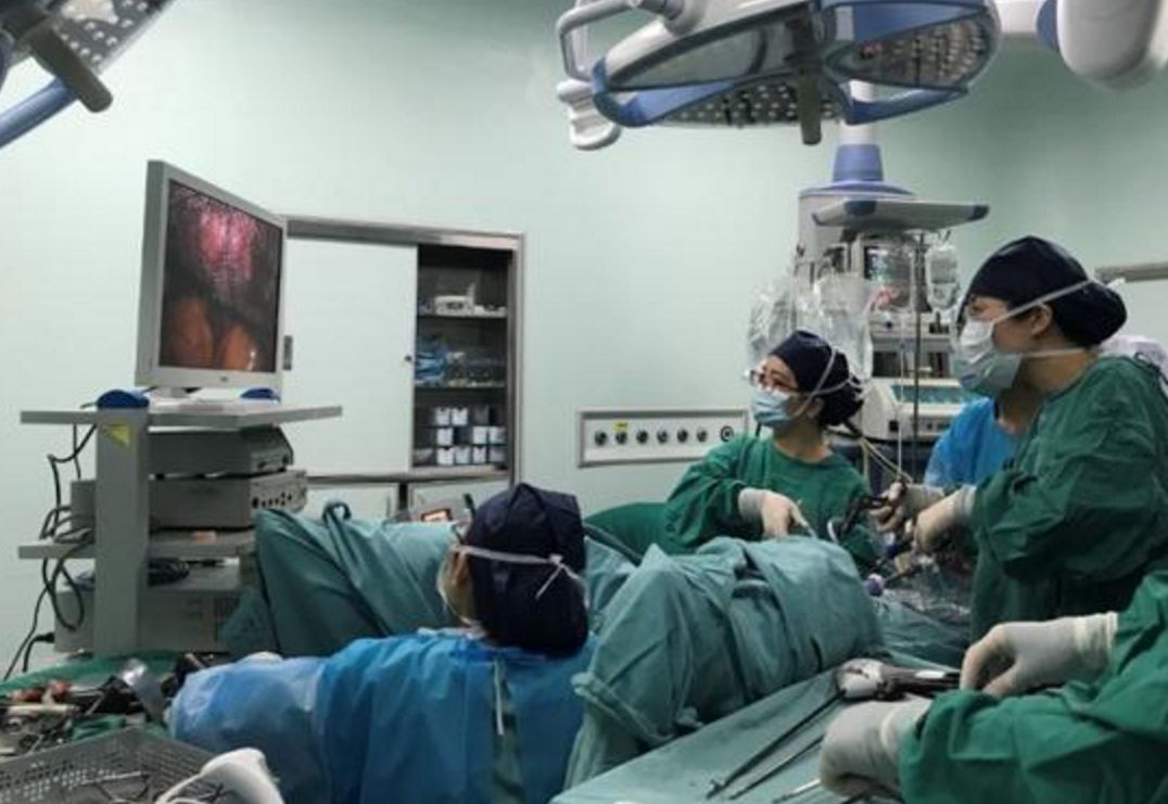 16岁女孩肚子疼误诊阑尾炎完整版,女子肚子痛以为是肠胃炎