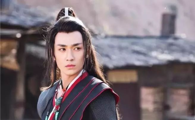 演员朱一龙不忘初心砥砺前行,朱一龙对演员职业始终保持敬畏