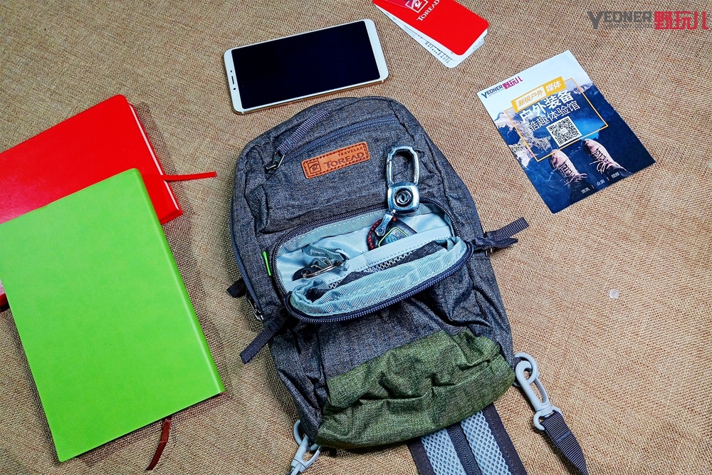 探路者登山单肩背包,探路者双肩包怎么背