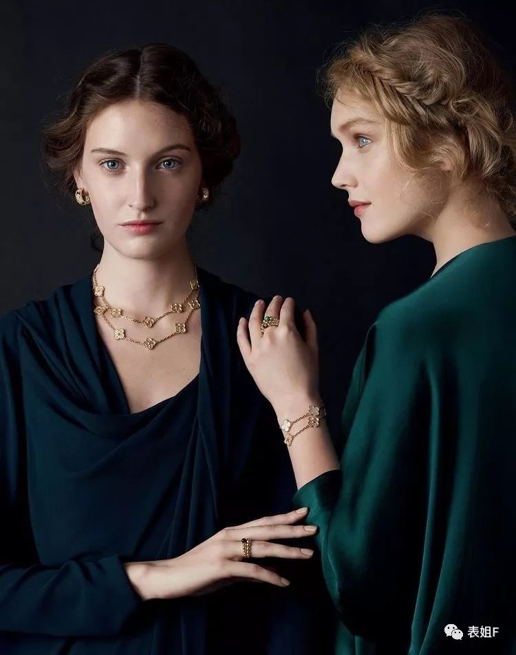 人人都在戴的耳机,人人都在戴的银手镯