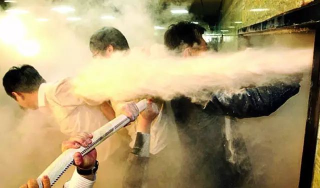 灭火器闹婚喷新娘事件后续报警,闹婚喷灭火器事件