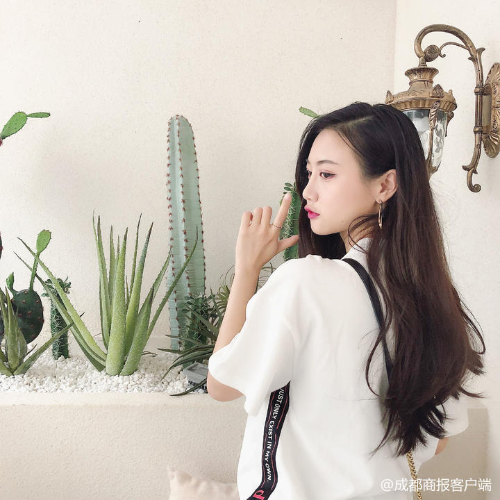 抖音上很火的一个原唱女歌手,成都妹儿抖音原唱