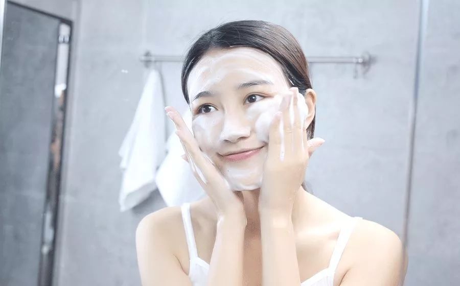 教你这样洗脸,洗脸虽简单也得好好对待