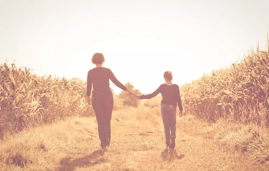 家国情怀写给父母的一封信,致敬母亲弘扬家国情怀