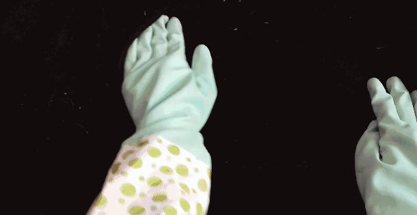 衣服粘毛咋办一招简单教你解决,衣服粘毛怎么办教你6招轻松搞定