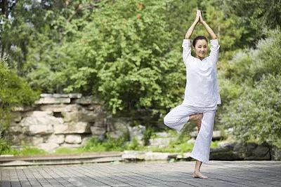 靠墙站的十分钟身体有哪些变化,每天靠墙站5分钟的变化