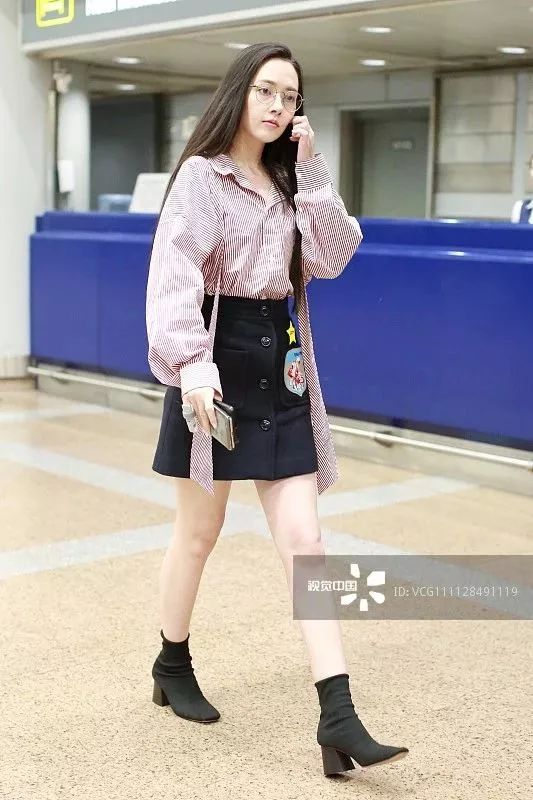 气场全开帅气,搭配黑色皮衣高跟短筒靴霸气个性