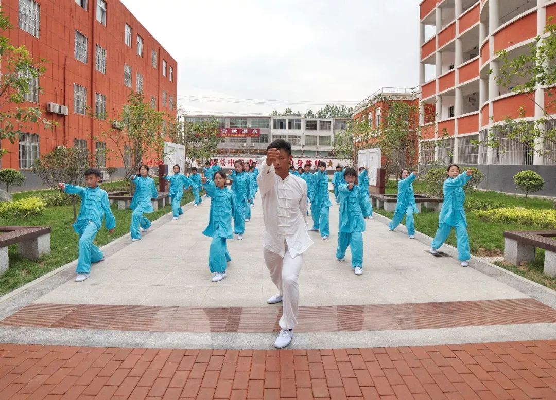 体现素质教育成果的照片,展现教育新变化的图片