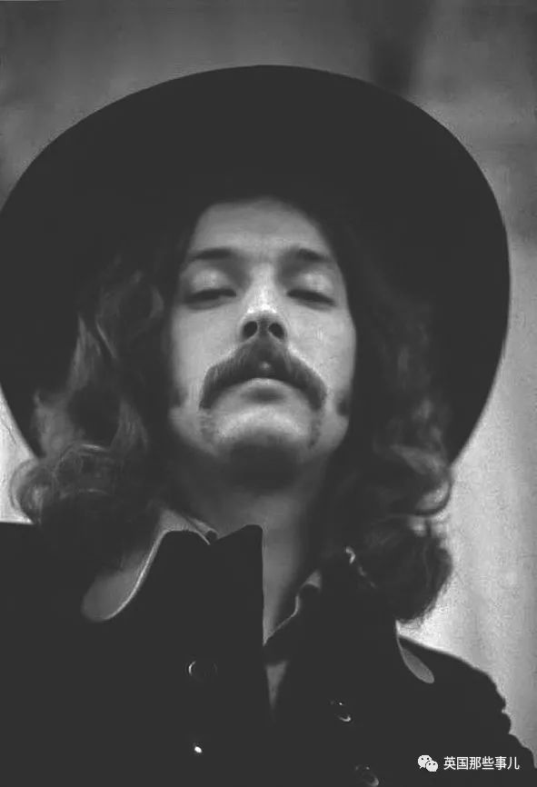 20岁跟披头士吉他手一见钟情，婚后又被摇滚大神狂追：她，摇滚界传奇缪斯