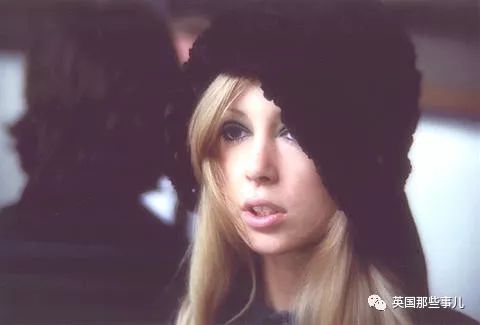 20岁跟披头士吉他手一见钟情，婚后又被摇滚大神狂追：她，摇滚界传奇缪斯