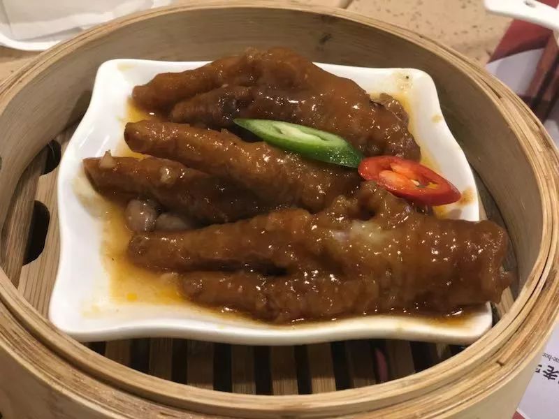 在广州的破旧小区里,一只爱马仕birkin只要5000元