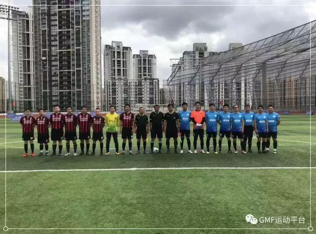 让全大宁人沸腾的足球赛开踢啦！300多名业主约战静安体育中心