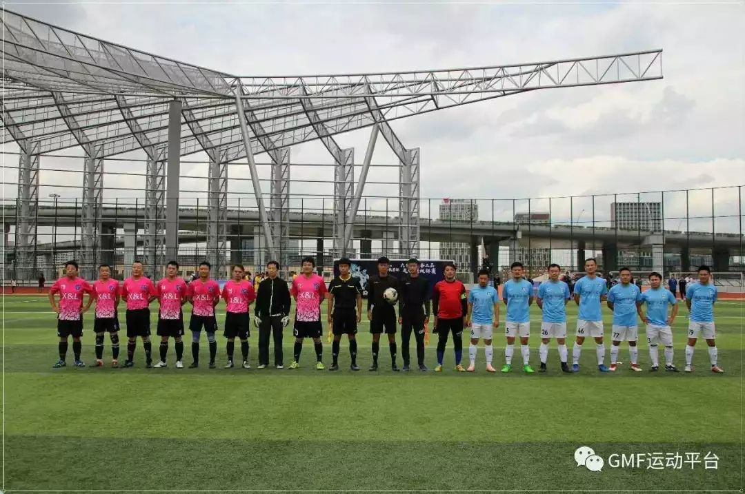 让全大宁人沸腾的足球赛开踢啦！300多名业主约战静安体育中心